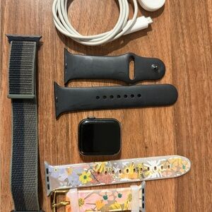 Apple Watch SE (40mm) with 3 bands and charger